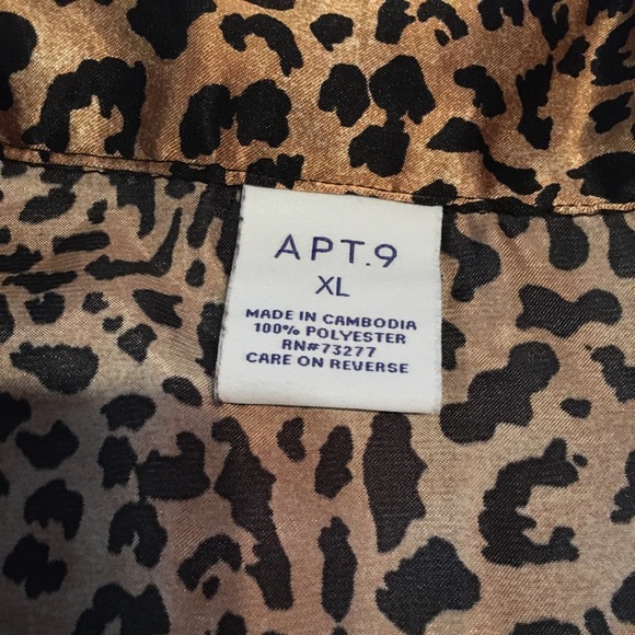 Satin soft feel Cheetah 🐆 print pajama 2 piece set - Picture 5 of 5